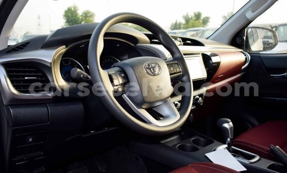 Acheter Import Voiture Toyota Hilux Blanc à Import - Dubai, East Mahé Acheter Import Voiture Toyota Hilux Blanc à Import - Dubai, East Mahé
