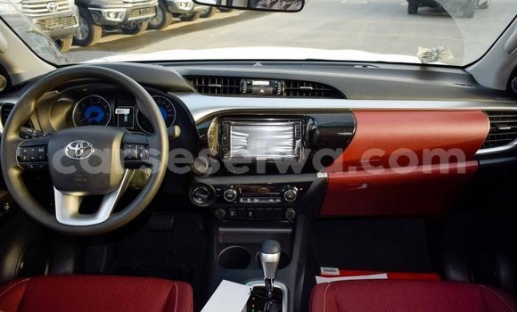 Acheter Import Voiture Toyota Hilux Blanc à Import - Dubai, East Mahé Acheter Import Voiture Toyota Hilux Blanc à Import - Dubai, East Mahé