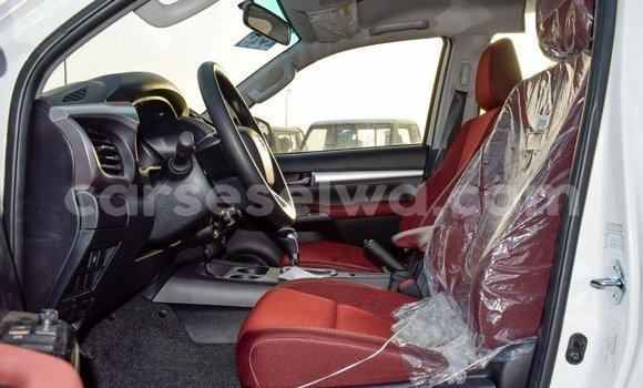 Acheter Import Voiture Toyota Hilux Blanc à Import - Dubai, East Mahé Acheter Import Voiture Toyota Hilux Blanc à Import - Dubai, East Mahé