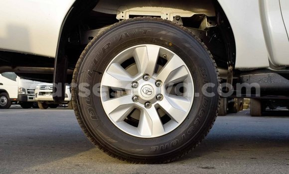 Acheter Import Voiture Toyota Hilux Blanc à Import - Dubai, East Mahé Acheter Import Voiture Toyota Hilux Blanc à Import - Dubai, East Mahé