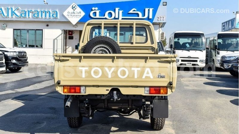 Big with watermark toyota land cruiser east mahe import dubai 6180