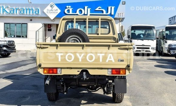 Acheter Import Voiture Toyota Land Cruiser Beige à Import - Dubai, East Mahé Acheter Import Voiture Toyota Land Cruiser Beige à Import - Dubai, East Mahé