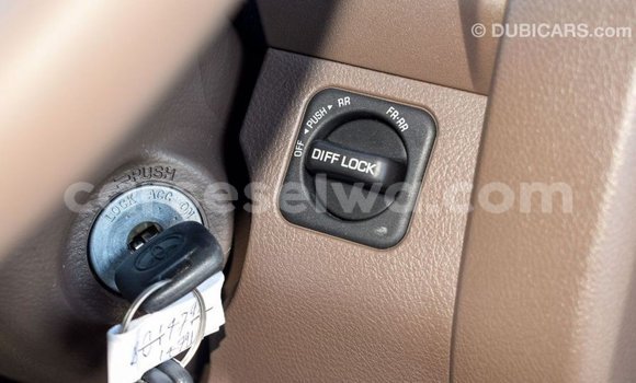 Acheter Import Voiture Toyota Land Cruiser Beige à Import - Dubai, East Mahé Acheter Import Voiture Toyota Land Cruiser Beige à Import - Dubai, East Mahé