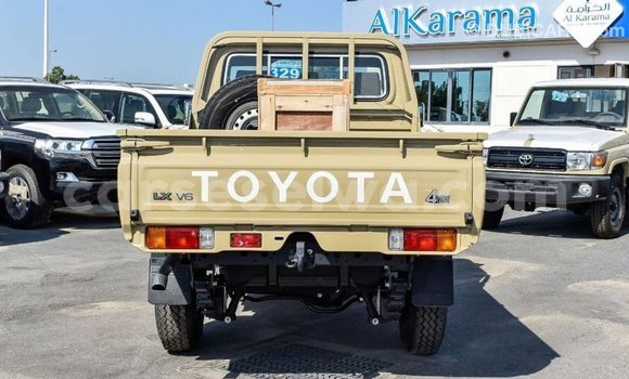 Acheter Import Voiture Toyota Land Cruiser Beige à Import - Dubai, East Mahé Acheter Import Voiture Toyota Land Cruiser Beige à Import - Dubai, East Mahé