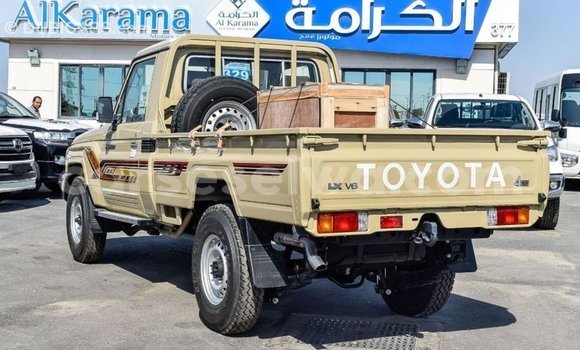 Acheter Import Voiture Toyota Land Cruiser Beige à Import - Dubai, East Mahé Acheter Import Voiture Toyota Land Cruiser Beige à Import - Dubai, East Mahé