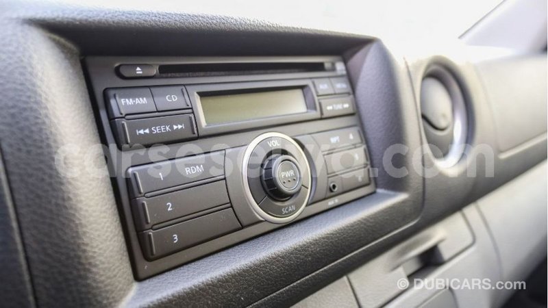 Big with watermark nissan urvan east mahe import dubai 6184