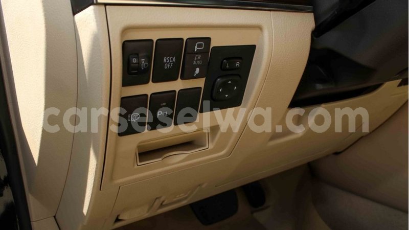 Big with watermark toyota land cruiser east mahe import dubai 6185
