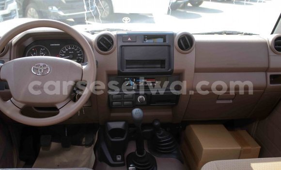 Acheter Import Voiture Toyota Land Cruiser Beige à Import - Dubai, East Mahé Acheter Import Voiture Toyota Land Cruiser Beige à Import - Dubai, East Mahé