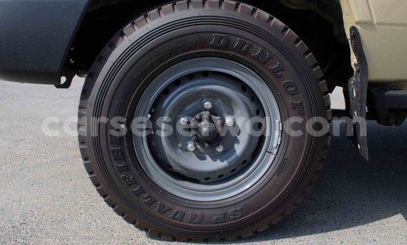 Acheter Import Voiture Toyota Land Cruiser Beige à Import - Dubai, East Mahé Acheter Import Voiture Toyota Land Cruiser Beige à Import - Dubai, East Mahé