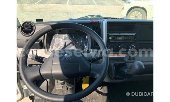 Acheter Import Voiture Mitsubishi Carisma Blanc à Import - Dubai, East Mahé Acheter Import Voiture Mitsubishi Carisma Blanc à Import - Dubai, East Mahé