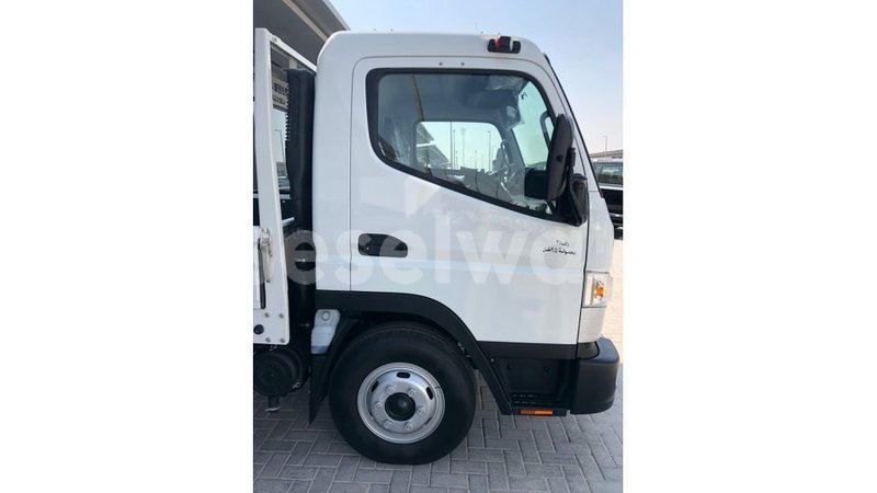 Big with watermark mitsubishi carisma east mahe import dubai 6191