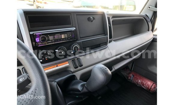 Acheter Import Voiture Mitsubishi Carisma Blanc à Import - Dubai, East Mahé Acheter Import Voiture Mitsubishi Carisma Blanc à Import - Dubai, East Mahé