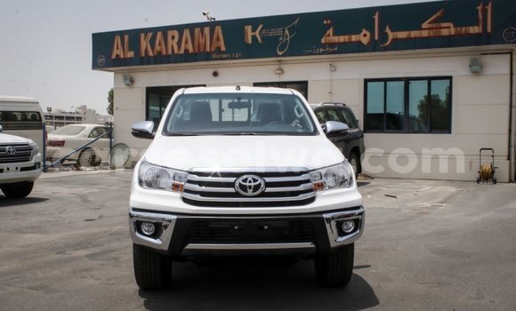 Acheter Import Voiture Toyota Hilux Blanc à Import - Dubai, East Mahé Acheter Import Voiture Toyota Hilux Blanc à Import - Dubai, East Mahé