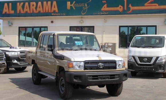 Acheter Import Voiture Toyota Land Cruiser Beige à Import - Dubai, East Mahé Acheter Import Voiture Toyota Land Cruiser Beige à Import - Dubai, East Mahé