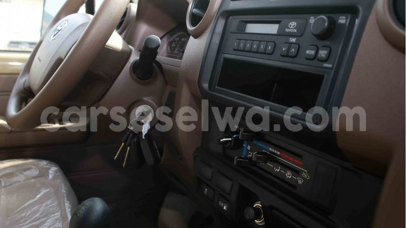 Big with watermark toyota land cruiser east mahe import dubai 6197