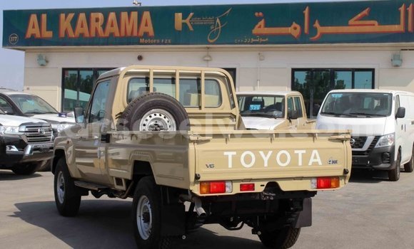 Acheter Import Voiture Toyota Land Cruiser Beige à Import - Dubai, East Mahé Acheter Import Voiture Toyota Land Cruiser Beige à Import - Dubai, East Mahé