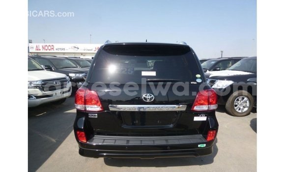 Acheter Import Voiture Toyota Land Cruiser Noir à Import - Dubai, East Mahé Acheter Import Voiture Toyota Land Cruiser Noir à Import - Dubai, East Mahé