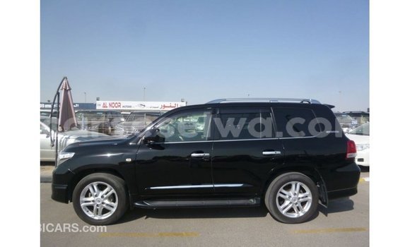 Acheter Import Voiture Toyota Land Cruiser Noir à Import - Dubai, East Mahé Acheter Import Voiture Toyota Land Cruiser Noir à Import - Dubai, East Mahé