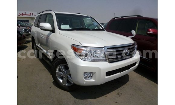 Buy Import Toyota Land Cruiser White Car in Import - Dubai in East Mahé Buy Import Toyota Land Cruiser White Car in Import - Dubai in East Mahé