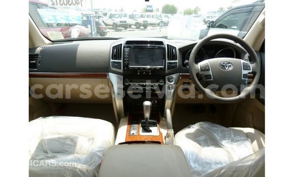 Buy Import Toyota Land Cruiser White Car in Import - Dubai in East Mahé Buy Import Toyota Land Cruiser White Car in Import - Dubai in East Mahé
