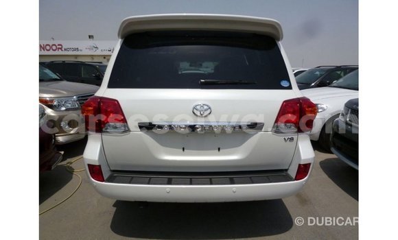 Buy Import Toyota Land Cruiser White Car in Import - Dubai in East Mahé Buy Import Toyota Land Cruiser White Car in Import - Dubai in East Mahé