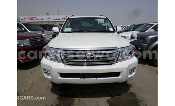 Buy Import Toyota Land Cruiser White Car in Import - Dubai in East Mahé Buy Import Toyota Land Cruiser White Car in Import - Dubai in East Mahé