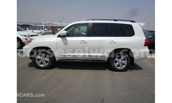 Buy Import Toyota Land Cruiser White Car in Import - Dubai in East Mahé Buy Import Toyota Land Cruiser White Car in Import - Dubai in East Mahé