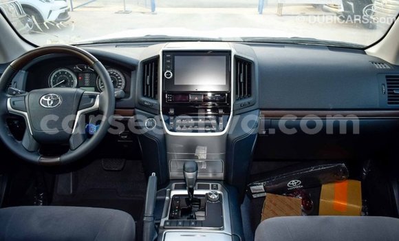 Acheter Import Voiture Toyota Land Cruiser Blanc à Import - Dubai, East Mahé Acheter Import Voiture Toyota Land Cruiser Blanc à Import - Dubai, East Mahé