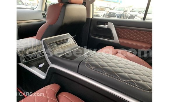 Acheter Import Voiture Toyota Land Cruiser Noir à Import - Dubai, East Mahé Acheter Import Voiture Toyota Land Cruiser Noir à Import - Dubai, East Mahé