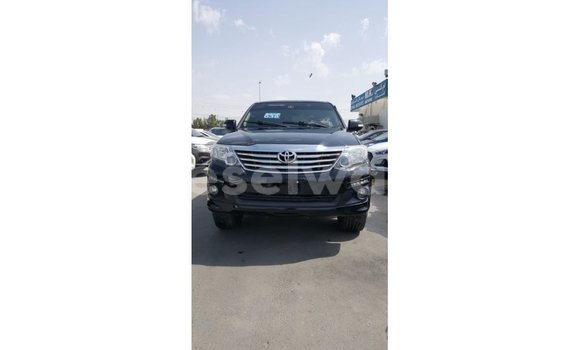 Acheter Import Voiture Toyota Fortuner Noir à Import - Dubai, East Mahé Acheter Import Voiture Toyota Fortuner Noir à Import - Dubai, East Mahé