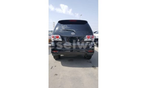 Acheter Import Voiture Toyota Fortuner Noir à Import - Dubai, East Mahé Acheter Import Voiture Toyota Fortuner Noir à Import - Dubai, East Mahé