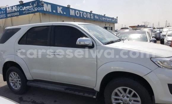 Acheter Import Voiture Toyota Fortuner Blanc à Import - Dubai, East Mahé Acheter Import Voiture Toyota Fortuner Blanc à Import - Dubai, East Mahé