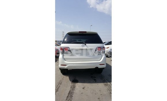 Acheter Import Voiture Toyota Fortuner Blanc à Import - Dubai, East Mahé Acheter Import Voiture Toyota Fortuner Blanc à Import - Dubai, East Mahé