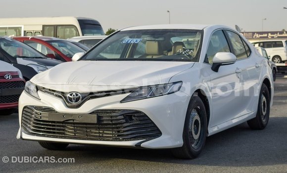 Acheter Import Voiture Toyota Camry Blanc à Import - Dubai, East Mahé Acheter Import Voiture Toyota Camry Blanc à Import - Dubai, East Mahé