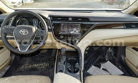 Acheter Import Voiture Toyota Camry Blanc à Import - Dubai, East Mahé Acheter Import Voiture Toyota Camry Blanc à Import - Dubai, East Mahé