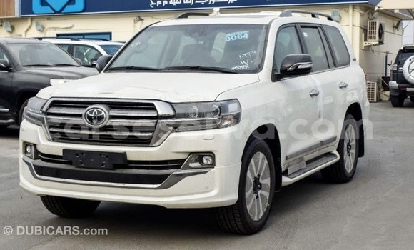 Acheter Import Voiture Toyota Land Cruiser Blanc à Import - Dubai, East Mahé Acheter Import Voiture Toyota Land Cruiser Blanc à Import - Dubai, East Mahé