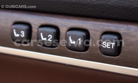 Acheter Import Voiture Toyota Land Cruiser Blanc à Import - Dubai, East Mahé Acheter Import Voiture Toyota Land Cruiser Blanc à Import - Dubai, East Mahé