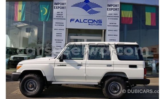 Acheter Import Voiture Toyota Land Cruiser Blanc à Import - Dubai, East Mahé Acheter Import Voiture Toyota Land Cruiser Blanc à Import - Dubai, East Mahé