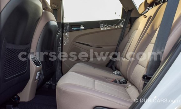 Acheter Import Voiture Hyundai Tucson Blanc à Import - Dubai, East Mahé Acheter Import Voiture Hyundai Tucson Blanc à Import - Dubai, East Mahé