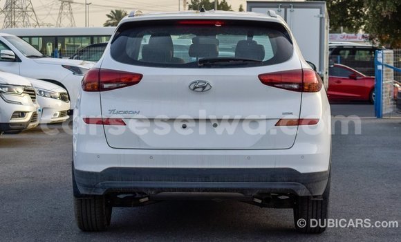 Acheter Import Voiture Hyundai Tucson Blanc à Import - Dubai, East Mahé Acheter Import Voiture Hyundai Tucson Blanc à Import - Dubai, East Mahé