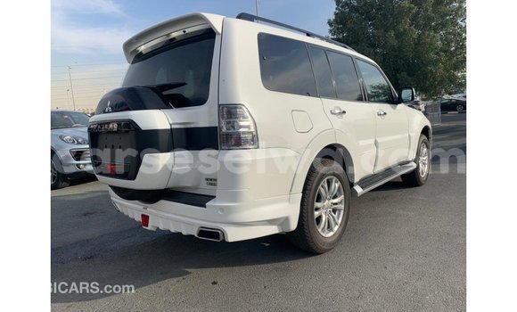Buy Import Mitsubishi Pajero White Car in Import - Dubai in East Mahé Buy Import Mitsubishi Pajero White Car in Import - Dubai in East Mahé