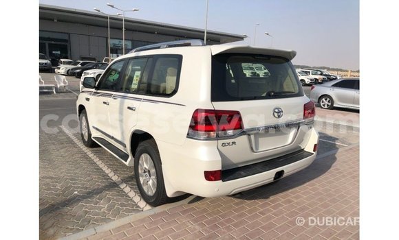 Acheter Import Voiture Toyota Land Cruiser Blanc à Import - Dubai, East Mahé Acheter Import Voiture Toyota Land Cruiser Blanc à Import - Dubai, East Mahé