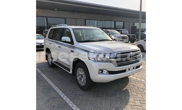 Buy Import Toyota Land Cruiser White Car in Import - Dubai in East Mahé Buy Import Toyota Land Cruiser White Car in Import - Dubai in East Mahé