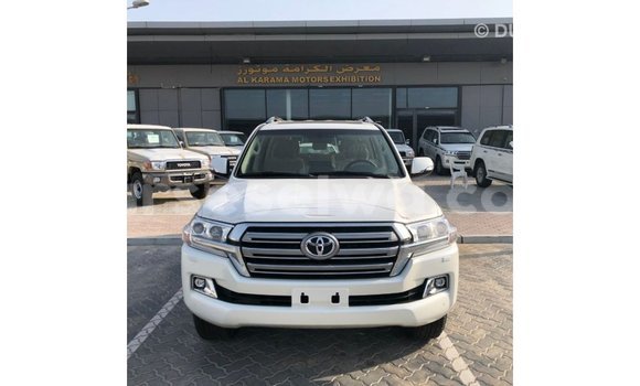 Buy Import Toyota Land Cruiser White Car in Import - Dubai in East Mahé Buy Import Toyota Land Cruiser White Car in Import - Dubai in East Mahé