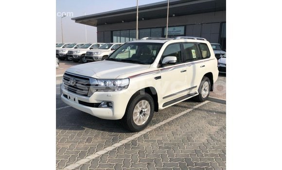 Buy Import Toyota Land Cruiser White Car in Import - Dubai in East Mahé Buy Import Toyota Land Cruiser White Car in Import - Dubai in East Mahé