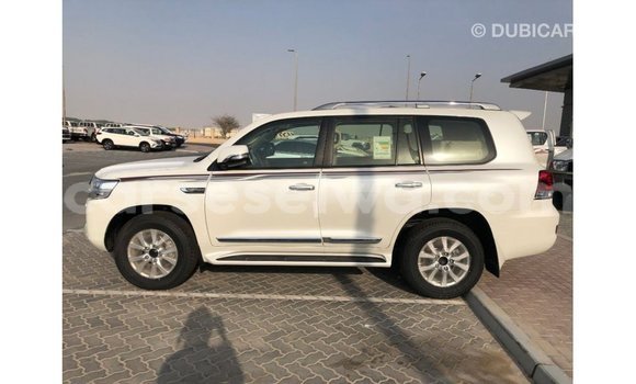 Buy Import Toyota Land Cruiser White Car in Import - Dubai in East Mahé Buy Import Toyota Land Cruiser White Car in Import - Dubai in East Mahé