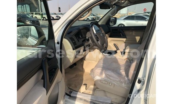 Buy Import Toyota Land Cruiser White Car in Import - Dubai in East Mahé Buy Import Toyota Land Cruiser White Car in Import - Dubai in East Mahé