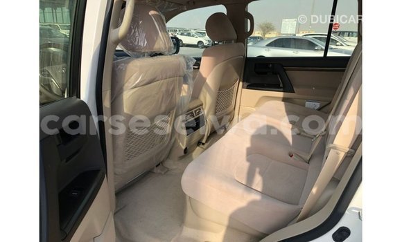 Buy Import Toyota Land Cruiser White Car in Import - Dubai in East Mahé Buy Import Toyota Land Cruiser White Car in Import - Dubai in East Mahé
