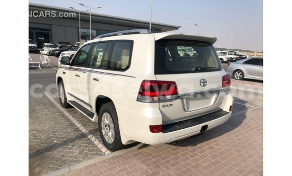 Buy Import Toyota Land Cruiser White Car in Import - Dubai in East Mahé Buy Import Toyota Land Cruiser White Car in Import - Dubai in East Mahé