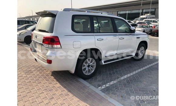 Buy Import Toyota Land Cruiser White Car in Import - Dubai in East Mahé Buy Import Toyota Land Cruiser White Car in Import - Dubai in East Mahé